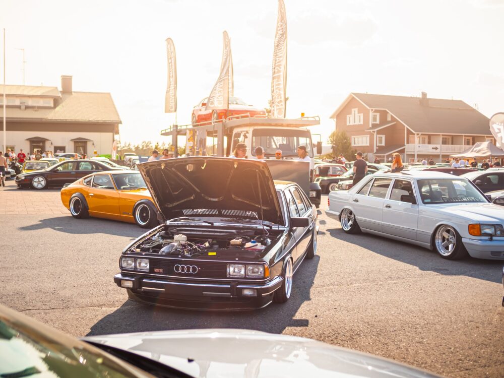 Autoja esillä CDLC.CO BIG Meet-tapahtumassa Jämillä.